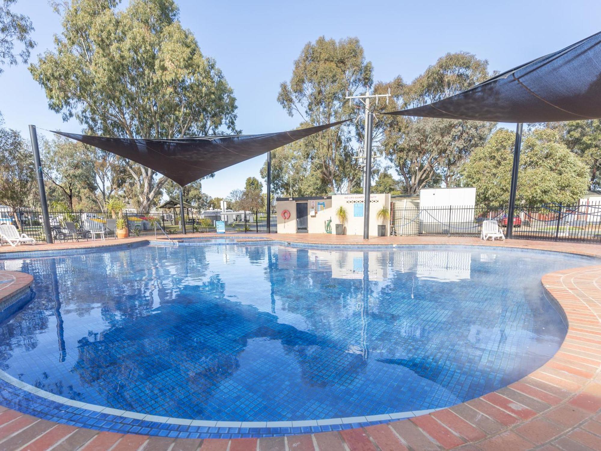 Nrma Echuca Holiday Park 外观 照片