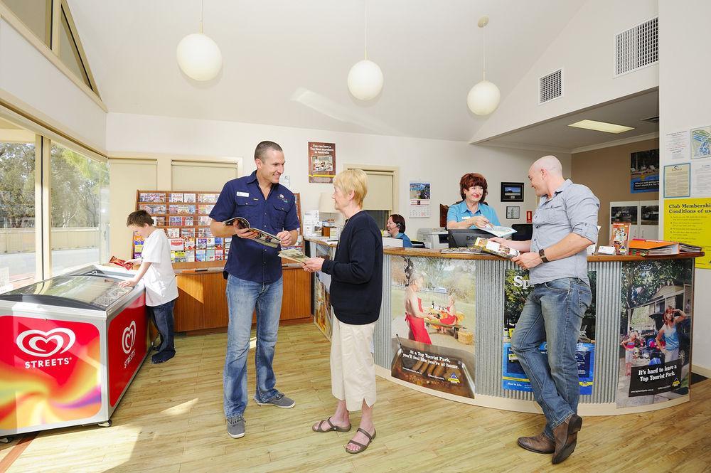 Nrma Echuca Holiday Park 外观 照片